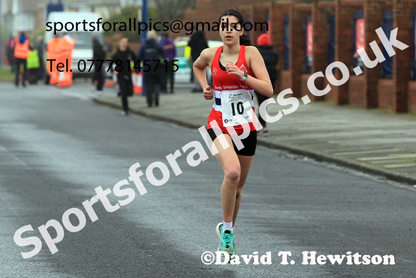Womens under-17s 5k, 2023 Northern Mens 12 stage and Womens 6 Stage Relays and Young Athletes, Redcar. Photo: David T. Hewitson/Sports for All Pics